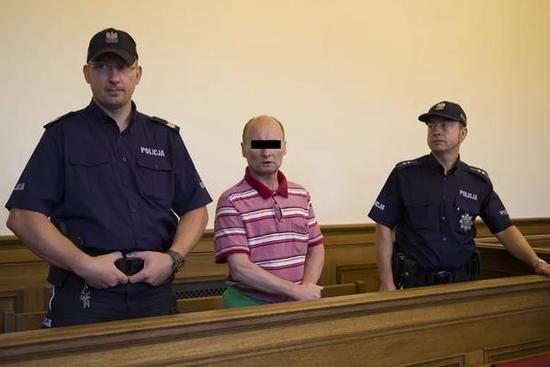 Chồng 'ác quỷ' nhốt vợ suốt 2 năm cho thiên hạ cưỡng hiếp... thu tiền