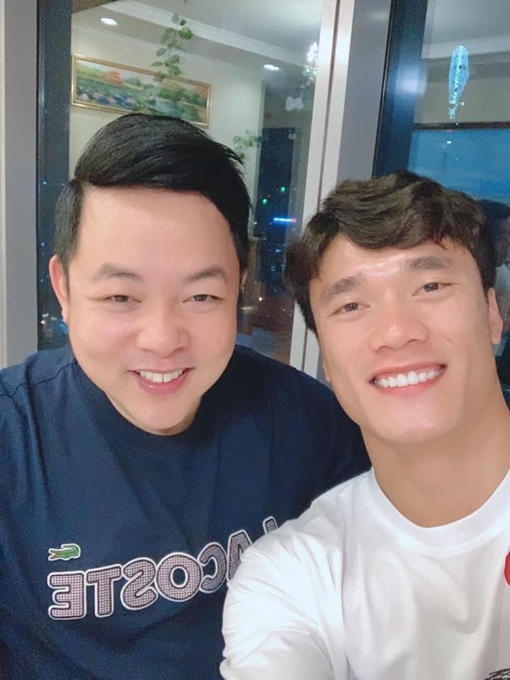 Bùi Tiến Dũng bị chê dừ khi đứng cạnh Quang Lê, khó tin 24 so kè 42-5