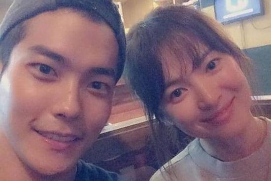 Song Hye Kyo lộ ảnh thân mật trai trẻ, dấy nghi vấn có tình yêu mới sau hơn 1 năm ly hôn
