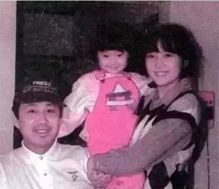 Mỹ nhân mãi không chịu nổi tiếng dù có chồng là ông trùm đứng sau Tiêu Chiến-5