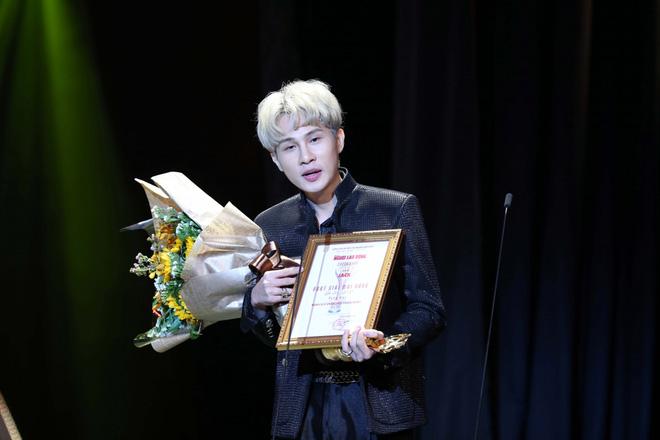 Jack đáp trả cực khéo khi bị hỏi vượt qua các đàn anh để giành giải Nam ca sĩ được yêu thích nhất-1