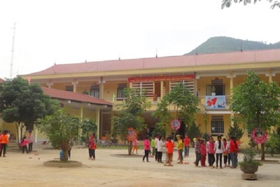 100 học sinh nhập viện nghi ngộ độc khi ăn thực phẩm của đoàn từ thiện