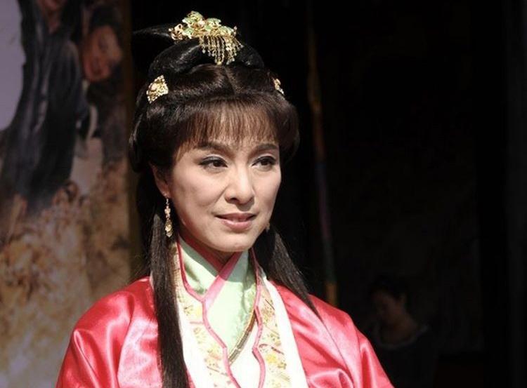 Phim thảm họa, Chương Tử Di bị chỉ trích cưa sừng làm nghé-3