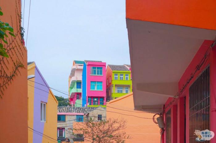 Làng chài lột xác thành ngôi làng 7 sắc cầu vồng hút khách du lịch-6