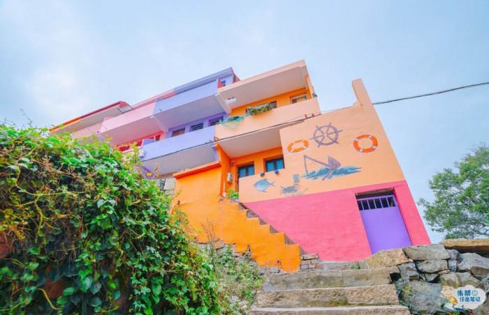 Làng chài lột xác thành ngôi làng 7 sắc cầu vồng hút khách du lịch-7