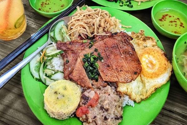 Thanh niên ngược đời ăn cơm tấm với… nước tương khiến dân mạng tranh cãi-2