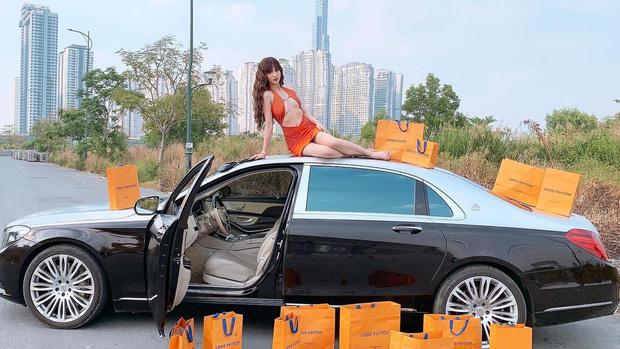 Ngọc Trinh diện đầm cut-out hiểm hóc không che nổi vòng 1-5