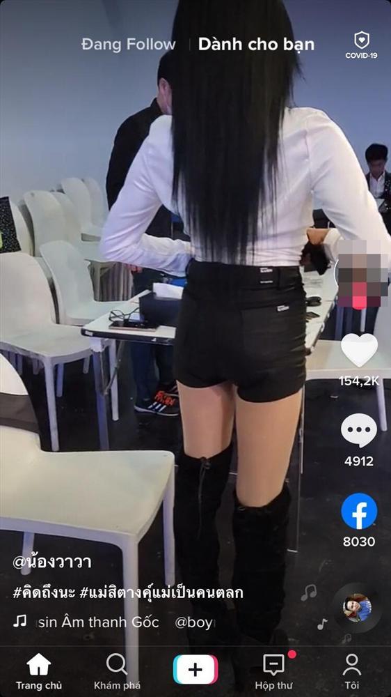 Gương mặt ngày càng đáng sợ của gái già chuyển giới thích cặp kè trai trẻ-1