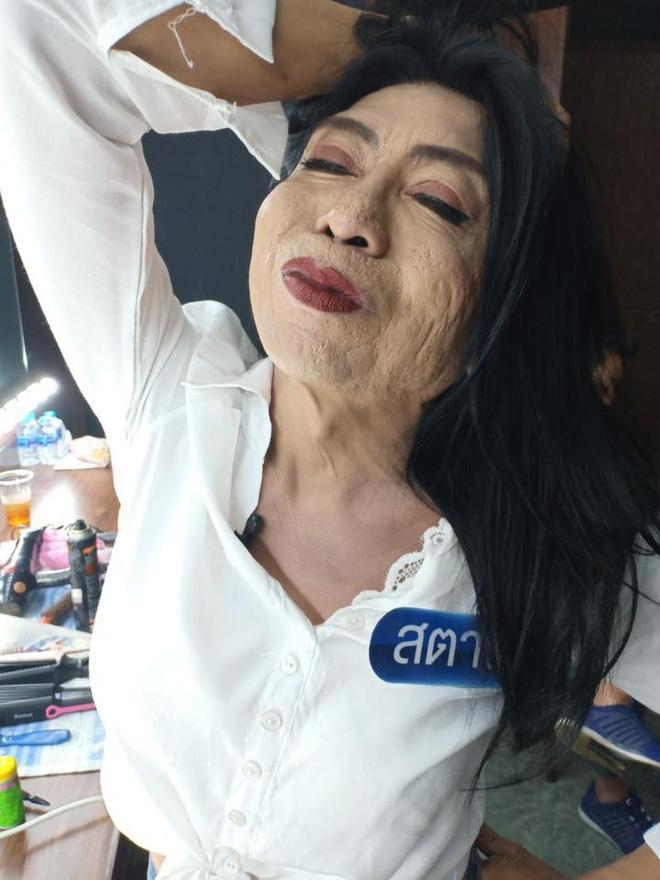 Gương mặt nát bươm hết vía của gái già chuyển giới Thái Lan-2