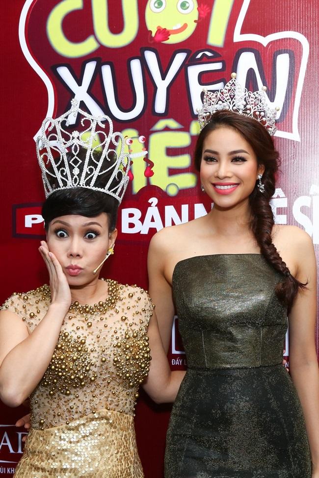 Những lần Việt Hương bị người khổng lồ dìm chiều cao thê thảm-10