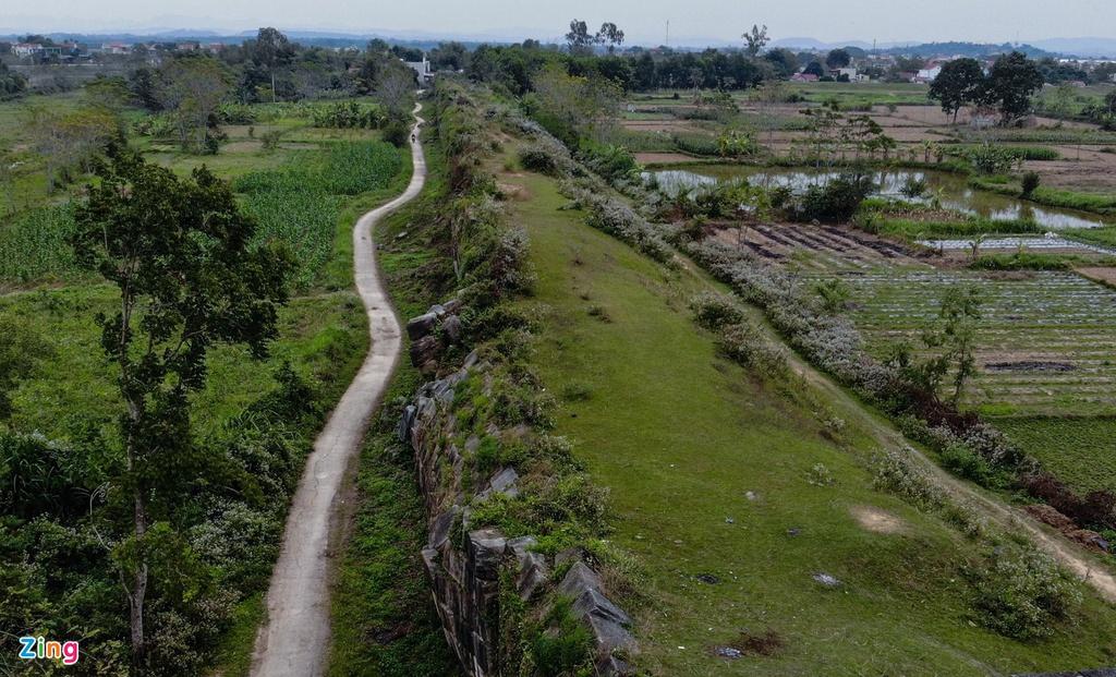 Ông Nguyễn Bá Linh, Giám đốc Trung tâm bảo tồn di sản thế giới Thành nhà Hồ, cho biết đơn vị đã lên phương án tổ chức thực hiện theo đúng các quy định hiện hành về đầu tư xây dựng công trình và bảo quản, tu bổ, phục hồi di tích lịch sử, văn hóa, danh lam thắng cảnh đối với đoạn tường thành sạt lở.