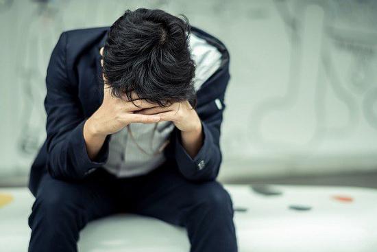 Chồng vô tình lắp camera trong phòng ngủ, phát hiện bí mật của vợ