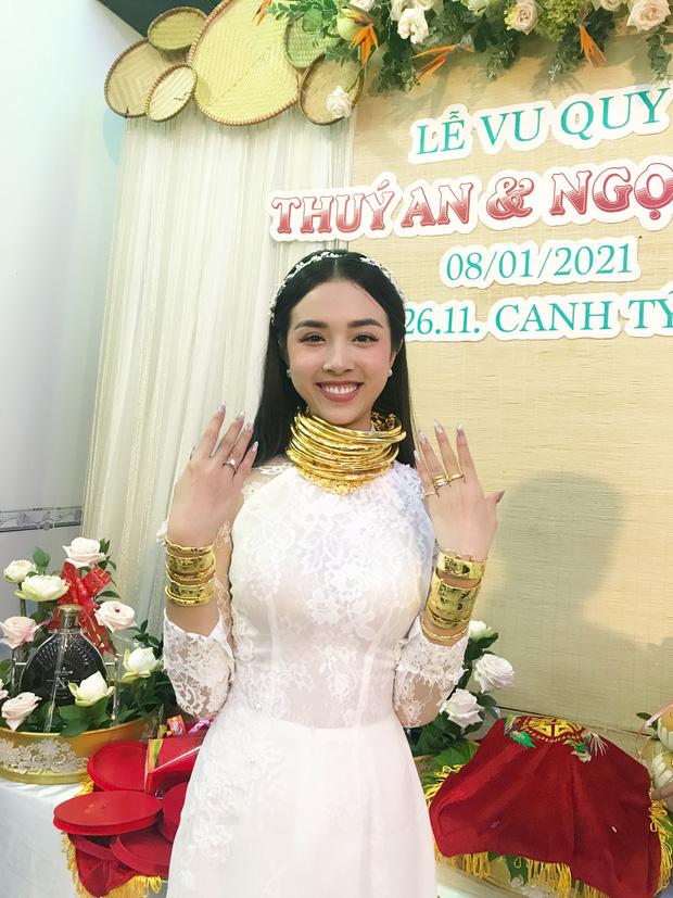 Lộ thiệp mời đám cưới ở TP.HCM của Á hậu Thúy An, Tiểu Vy xác nhận đến dự-4