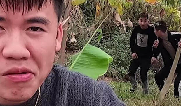 Con trai bà Tân Vlog bức xúc, cạch mặt 2 thanh niên thích ăn trực nhà mình-8