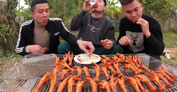 Con trai bà Tân Vlog bức xúc, cạch mặt 2 thanh niên thích ăn trực nhà mình-9