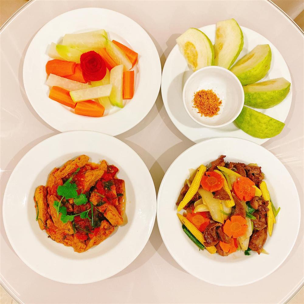 Gái xinh khoe mâm cơm tự nấu đầy đủ màu sắc, chị em thi nhau vào học hỏi kinh nghiệm-9