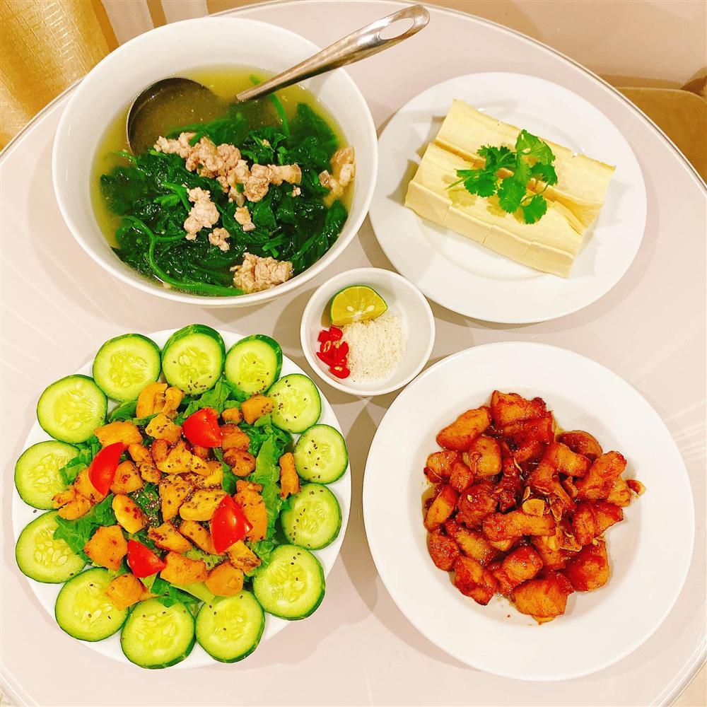 Gái xinh khoe mâm cơm tự nấu đầy đủ màu sắc, chị em thi nhau vào học hỏi kinh nghiệm-10