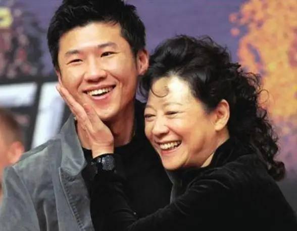 Chật vật nhiều năm, nam diễn viên này chỉ được nhớ đến khi đầu quân cho Dương Mịch-1