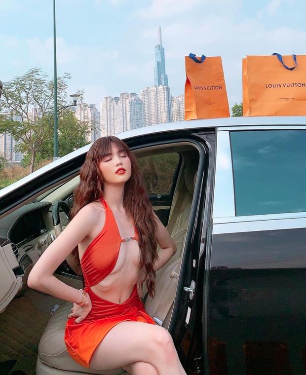 Ngọc Trinh bị chê mặc váy hở bạo kém sang hơn mẫu Tây lại còn photoshop méo nhà-7