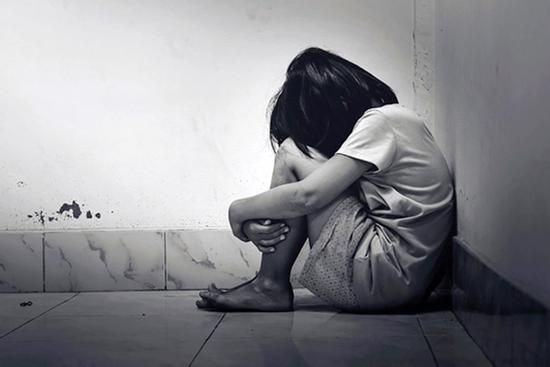 Chấn động: Bé gái 14 tuổi bị 9 người đàn ông bắt cóc, cưỡng hiếp liên tục nhiều ngày