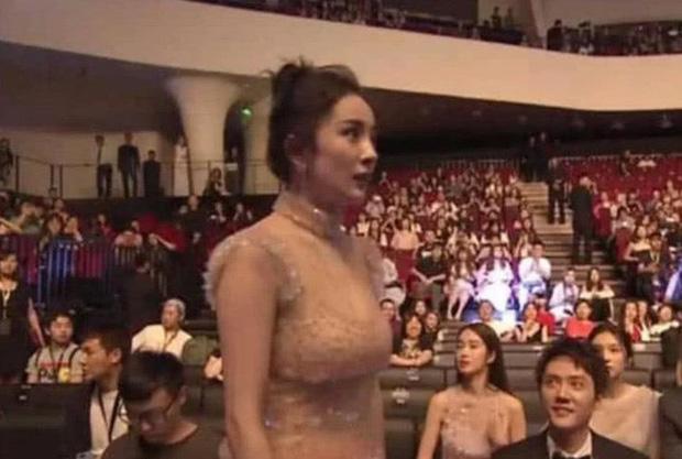 Dương Mịch lộ vòng 1 khủng không tưởng qua loạt ảnh team qua đường-1