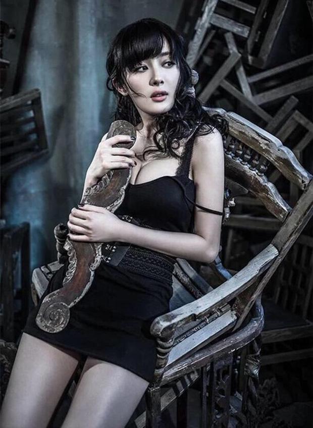 Dương Mịch lộ vòng 1 khủng không tưởng qua loạt ảnh team qua đường-5