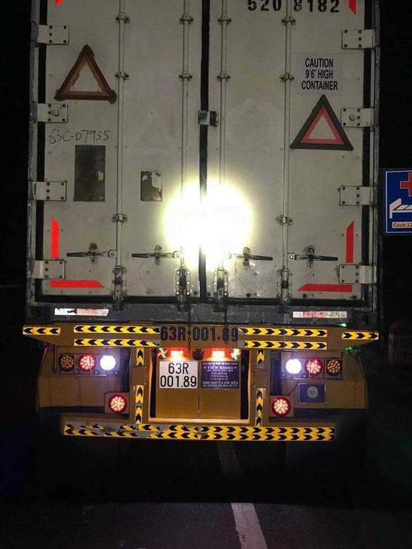 Thi thể nạn nhân bị xe container kéo đi gần 60 km sau tai nạn-3