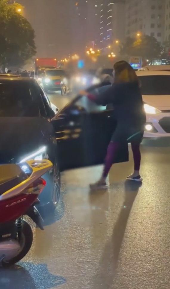 Lỡ chê chị vợ đánh ghen ăn mặc lôi thôi, Facebooker bị phản dame sấp mặt-4