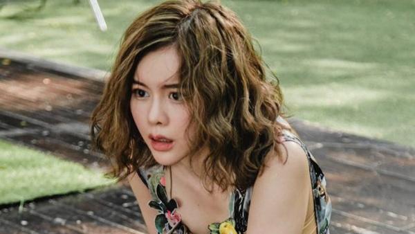 Lột ga giường của mẹ chồng đi giặt, tôi chết đứng với bí mật đằng sau 33 tờ giấy mỏng-1