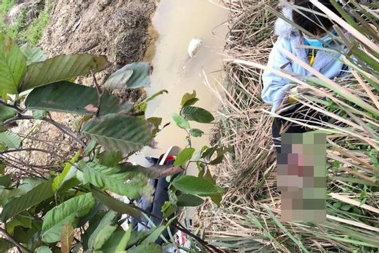 Clip: Truy tìm xe Vios hất văng cô gái xuống mương rồi nhấn ga chạy mất dạng