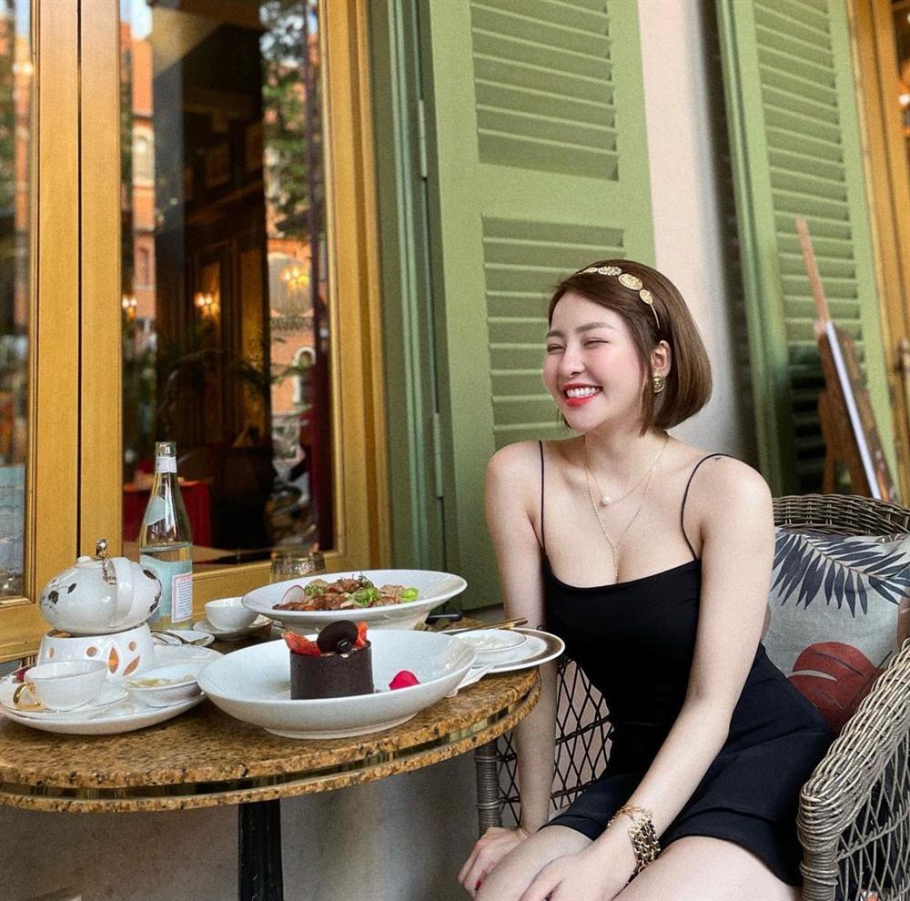 Đăng ảnh gợi cảm, Trâm Anh bị soi cách tạo dáng hớ hênh-4