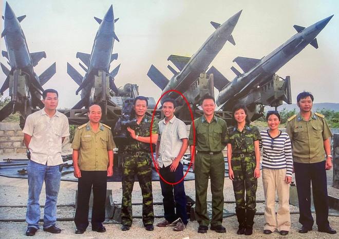 MC Hoàng Linh khoe ảnh 15 năm trước, hé lộ về 2 người đàn ông đặc biệt-1