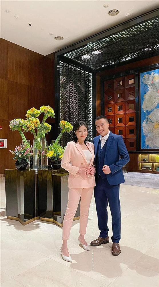 MC Hoàng Linh khoe ảnh 15 năm trước, hé lộ về 2 người đàn ông đặc biệt-2