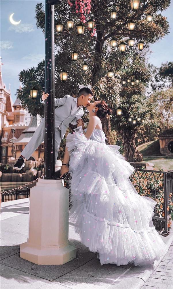 Vợ chồng Minh Nhựa gây tranh cãi để con diễn cảnh nóng giống bố mẹ-3