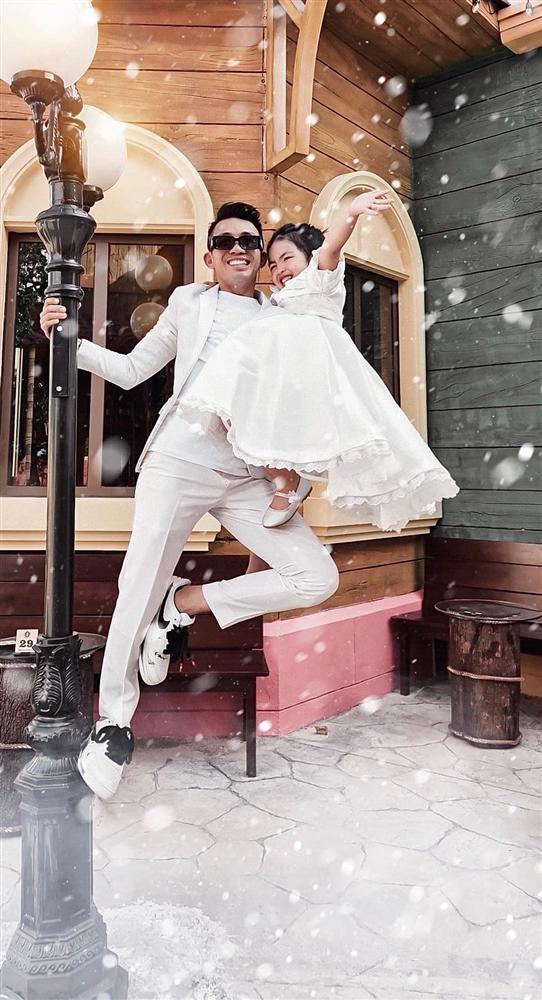 Vợ chồng Minh Nhựa gây tranh cãi để con diễn cảnh nóng giống bố mẹ-4