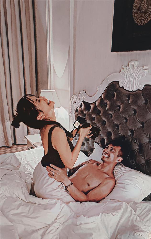 Vợ chồng Minh Nhựa gây tranh cãi để con diễn cảnh nóng giống bố mẹ-6