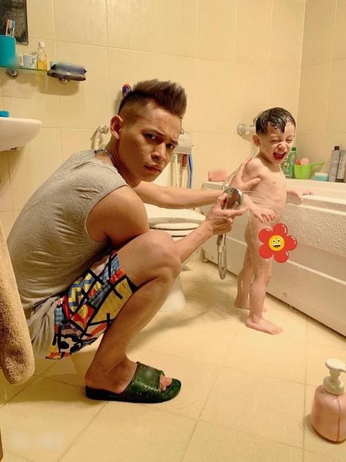 Fan cười bò với loạt biểu cảm hài hước của bố con nhà Độ Mixi-3