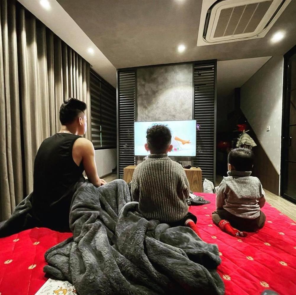 Fan cười bò với loạt biểu cảm hài hước của bố con nhà Độ Mixi-8