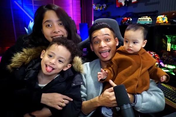 Vợ con bị xúc phạm trên livestream, Độ Mixi gọi 1 cú điện thoại ai cũng nể-5