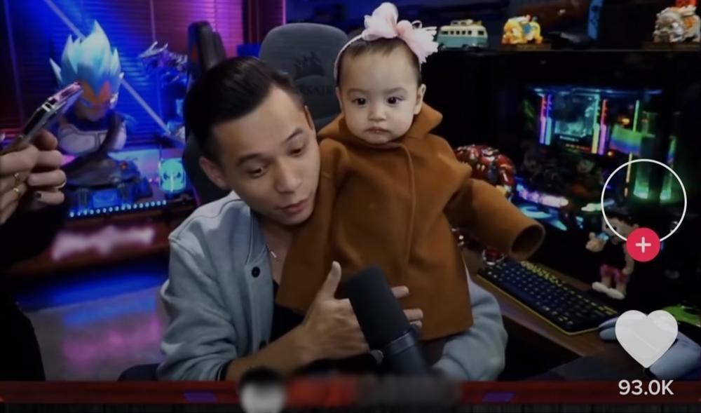 Fan cười bò với loạt biểu cảm hài hước của bố con nhà Độ Mixi-10