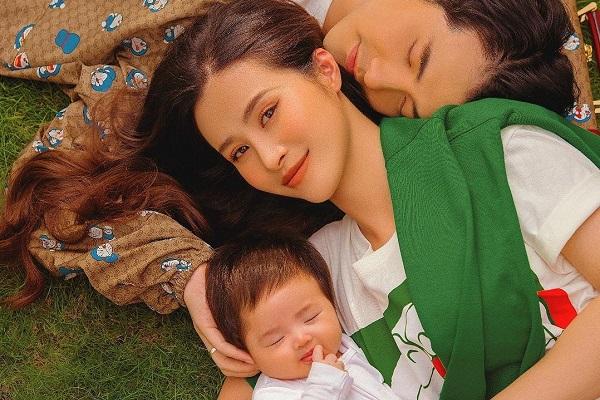 Đông Nhi ăn tiệc hạng sang nhưng hình thức vẫn chuẩn mẹ bỉm-4