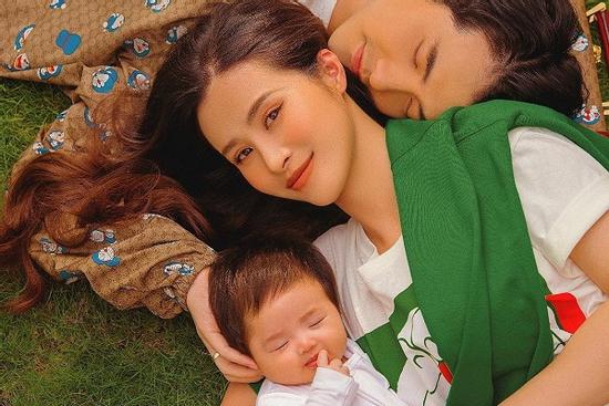 Vợ chồng Đông Nhi bị đề nghị trả cát-xê cho con gái 3 tháng tuổi