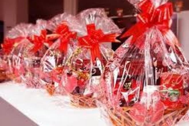 Thông thường khoảng 1 tháng trước Tết, thị trường quà Tết đã ngập tràn trên thị trường với nhiều ưu đãi. Càng sát Tết hàng càng hiếm và giá càng đội lên cao vì người người, nhà nhà đổ xô đi mua. Vì thế, bạn hoàn toàn có thể thong dong sắm quà cho bố mẹ 2 bên ngay từ bây giờ, thời gian thoải mái sẽ tìm được những nơi có giá tốt, và lựa được những mặt hàng ưng ý.