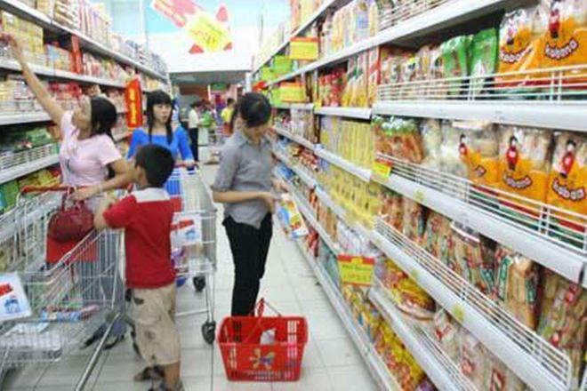 Từ trước Tết cả tháng, bia, rượu, nước ngọt đã được tung ra thị trường và giá cả đang ổn định. Càng gần Tết giá sẽ càng tăng mà lại phải chen chúc. Bạn có thể mua trước Tết 2-3 tuần để vừa tiết kiệm chi phí, vừa không bị cập rập trong những ngày cận Tết.