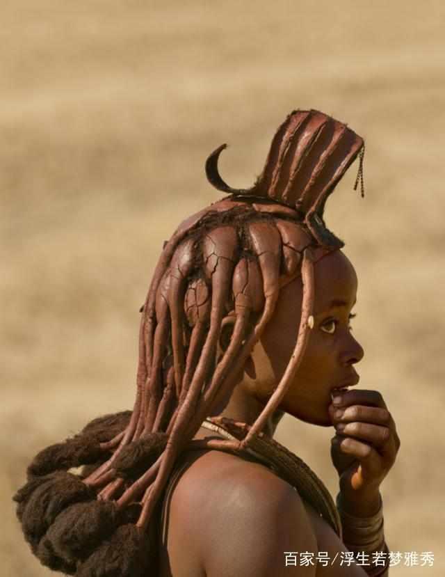 Nơi phụ nữ từ chối mặc quần áo, suốt đời bôi bùn đỏ, đàn ông khó sống qua tuổi 15-1