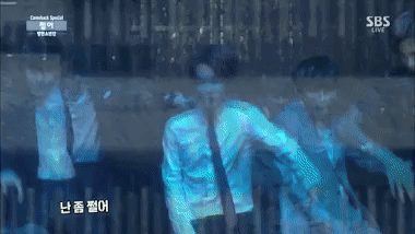 Cười sặc nước 5 cú fail thế kỷ do hiệu ứng sân khấu quá đà-1