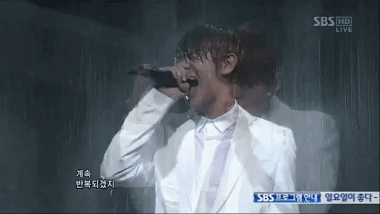 Cười sặc nước 5 cú fail thế kỷ do hiệu ứng sân khấu quá đà-6