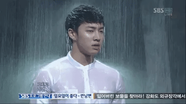 Cười sặc nước 5 cú fail thế kỷ do hiệu ứng sân khấu quá đà-7