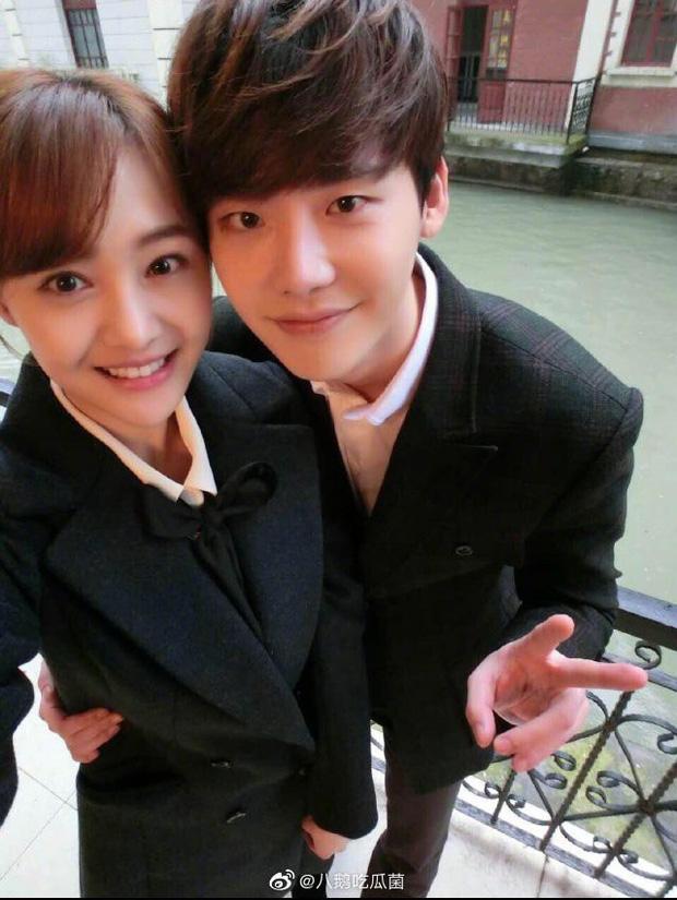 Lee Jong Suk bị réo tên giữa bê bối Trịnh Sảng, nghi vấn là bạn sex, lộ dấu vết ở cổ lúc ngoại tình-3