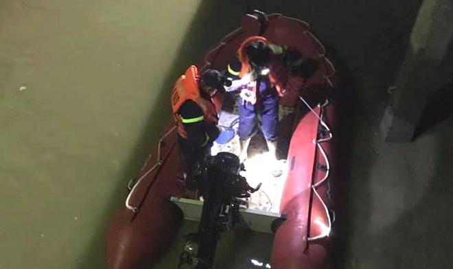 Người phụ nữ để lại xe máy, tư trang lại rồi nhảy cầu tự tử trong đêm lạnh buốt-2